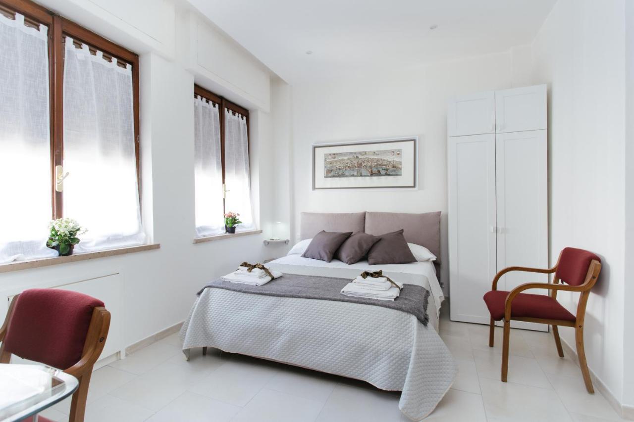 Al Centro Di Napoli Apartment Bagian luar foto