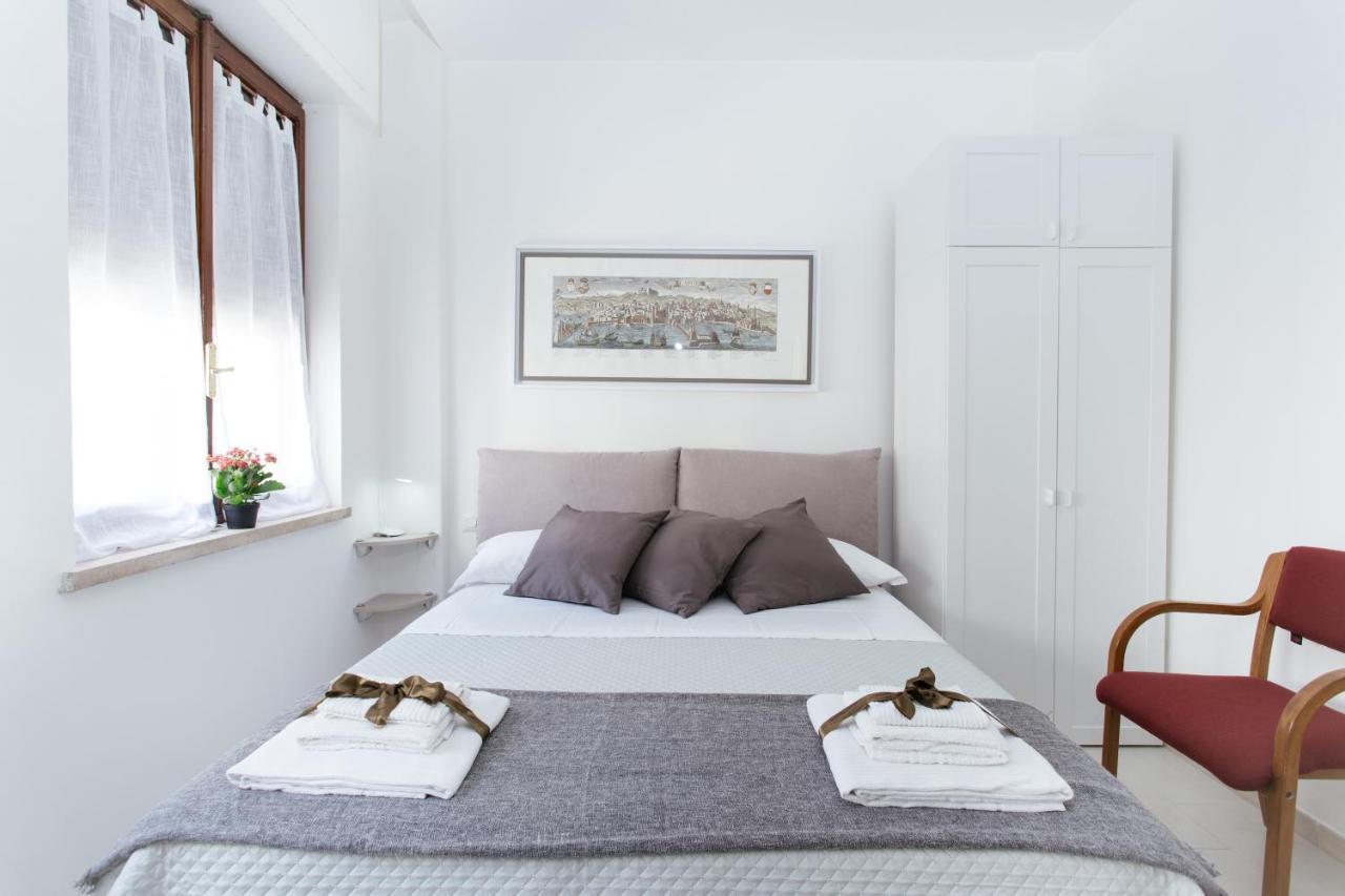 Al Centro Di Napoli Apartment Bagian luar foto