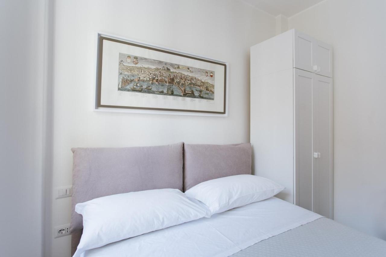 Al Centro Di Napoli Apartment Bagian luar foto